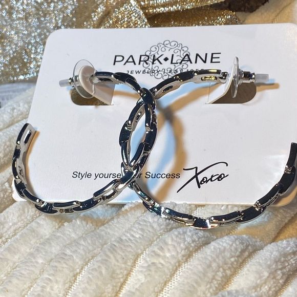 NWT ICONIC CHAINLINK STATEMENT HOOPS CHANTEL SILVER OR GOLD EARRINGS - Picture 13 of 13